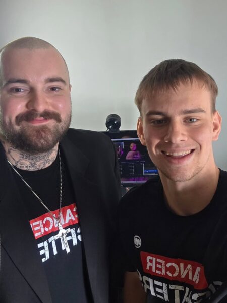 Do jego kawalerki przyszła cała Polska. Kto był na streamie Łatwoganga?