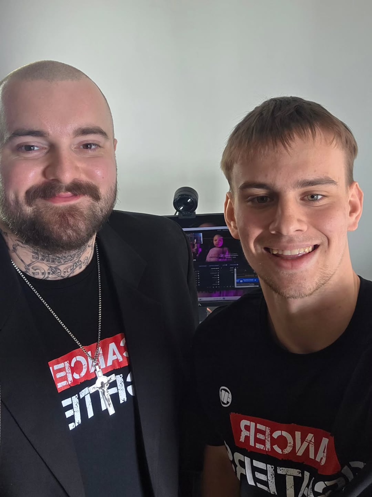 Do jego kawalerki przyszła cała Polska. Kto był na streamie Łatwoganga?