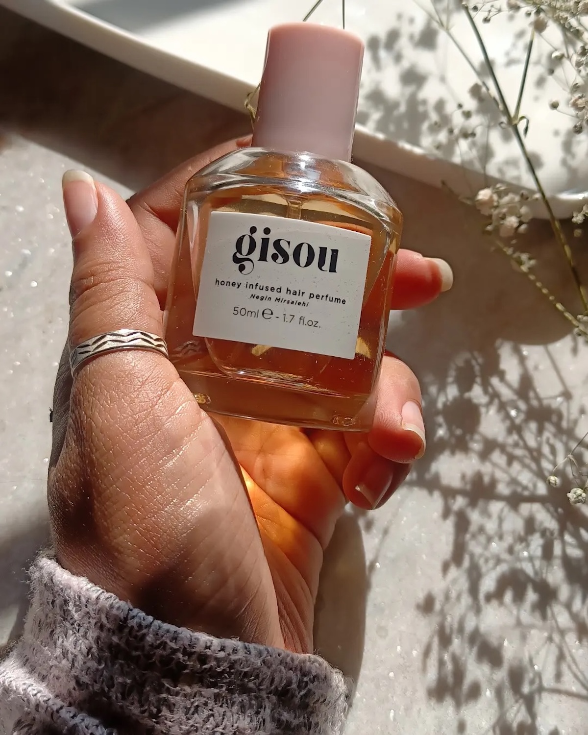 To nie są zwykłe słodkie zapachy. Miodowe perfumy na wiosnę 2026 zaskakują każdą nutą