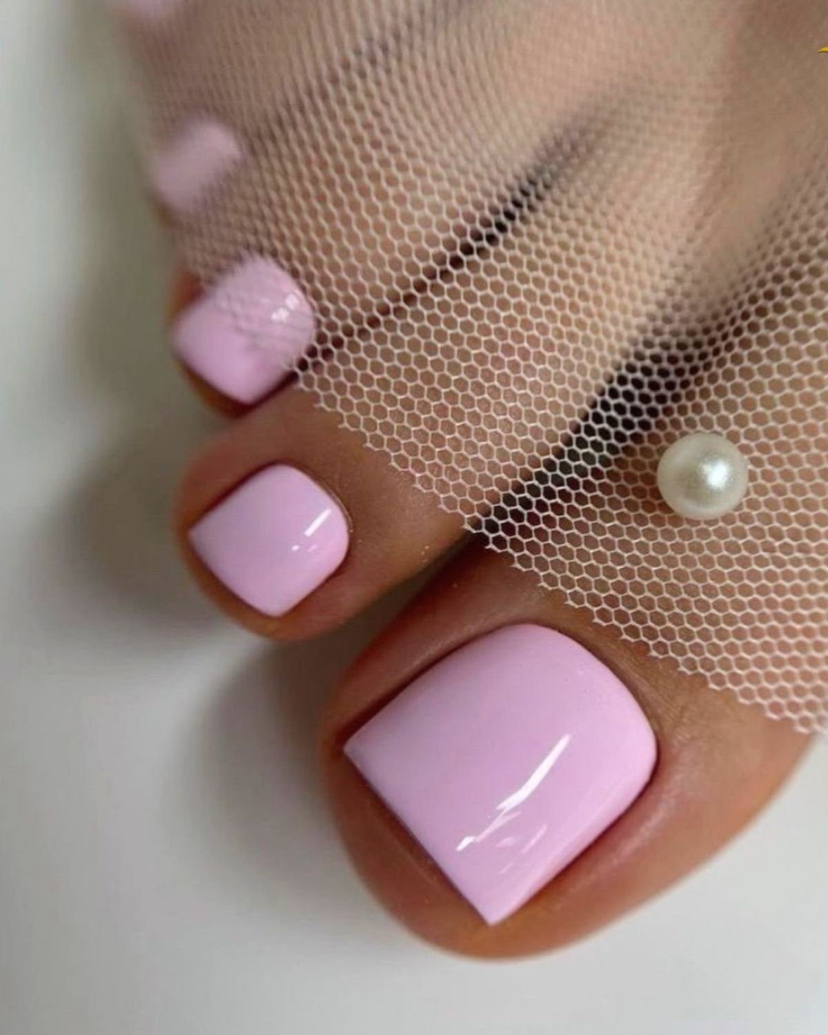 Brazylijski pedicure zmienia wszystko. Po tym zabiegu stopy wyglądają na zadbane tygodniami