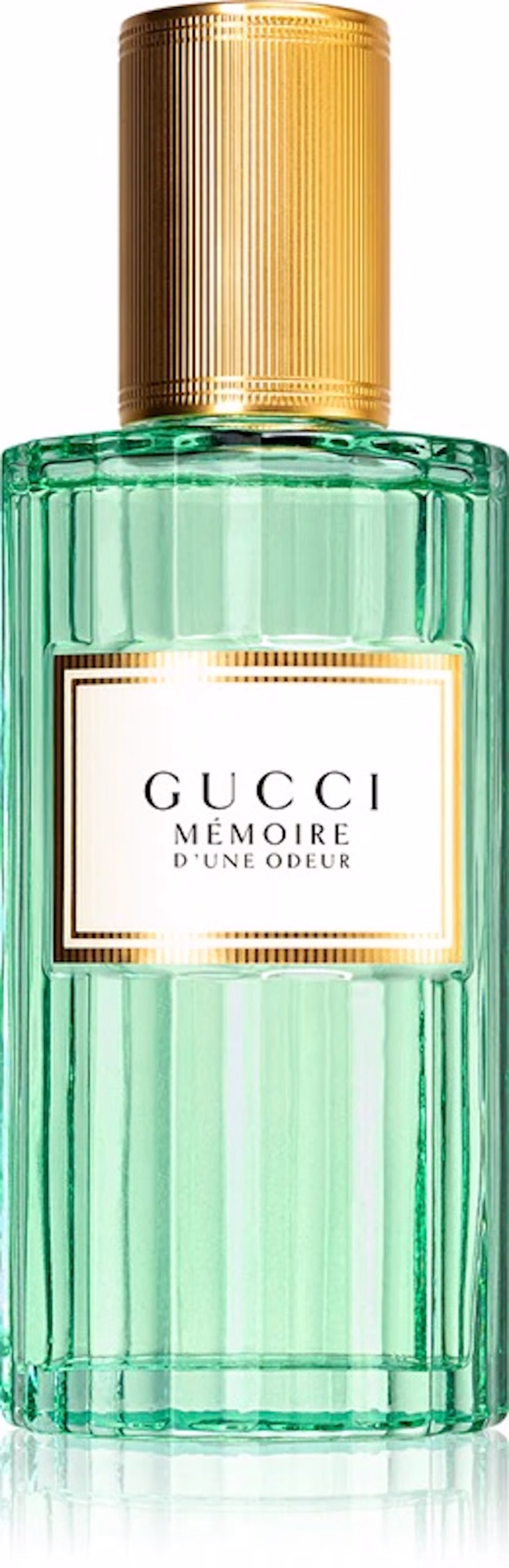 Zdjęcie produktowe Gucci Mémoire d’une Odeur z charakterystycznym zielonym flakonem i złotą nakrętką inspirowaną stylem vintage. Ten nostalgiczny, ziołowo-kwiatowy zapach doskonale wpisuje się w klimat stokrotkowych perfum na lato 2026 pełnych naturalnej świeżości i swobody.
