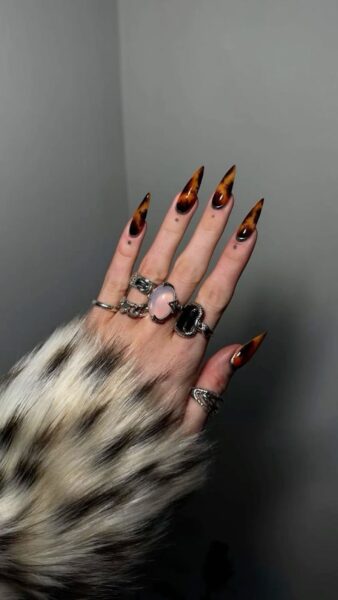 Trendy w manicure z lat 80., które musisz wypróbować dziś!