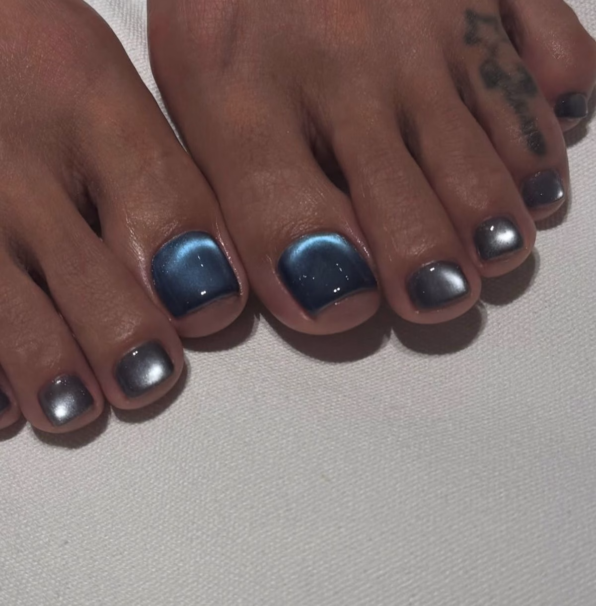 Stopy, które wyglądają tanio: tego pedicure lepiej nie noś latem 2026