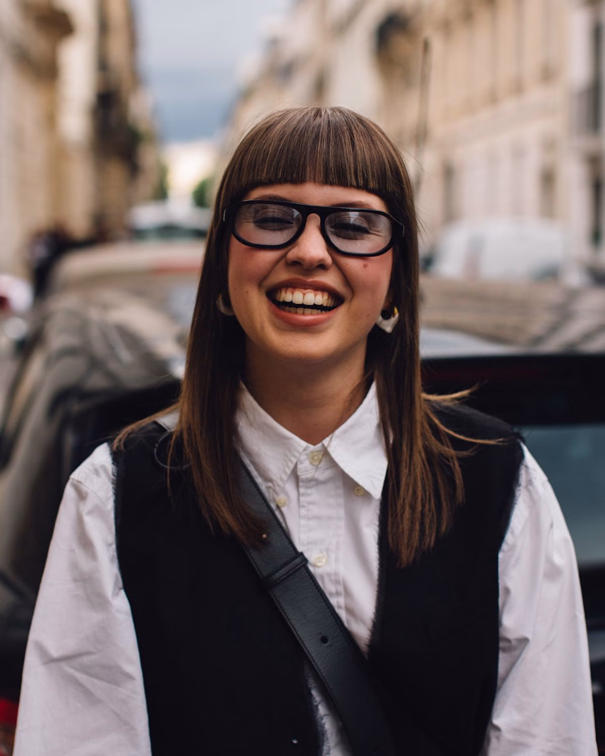Niemodne fryzury, które wciąż nosi co druga Polka. Fryzjerzy mówią wprost: te cięcia postarzają