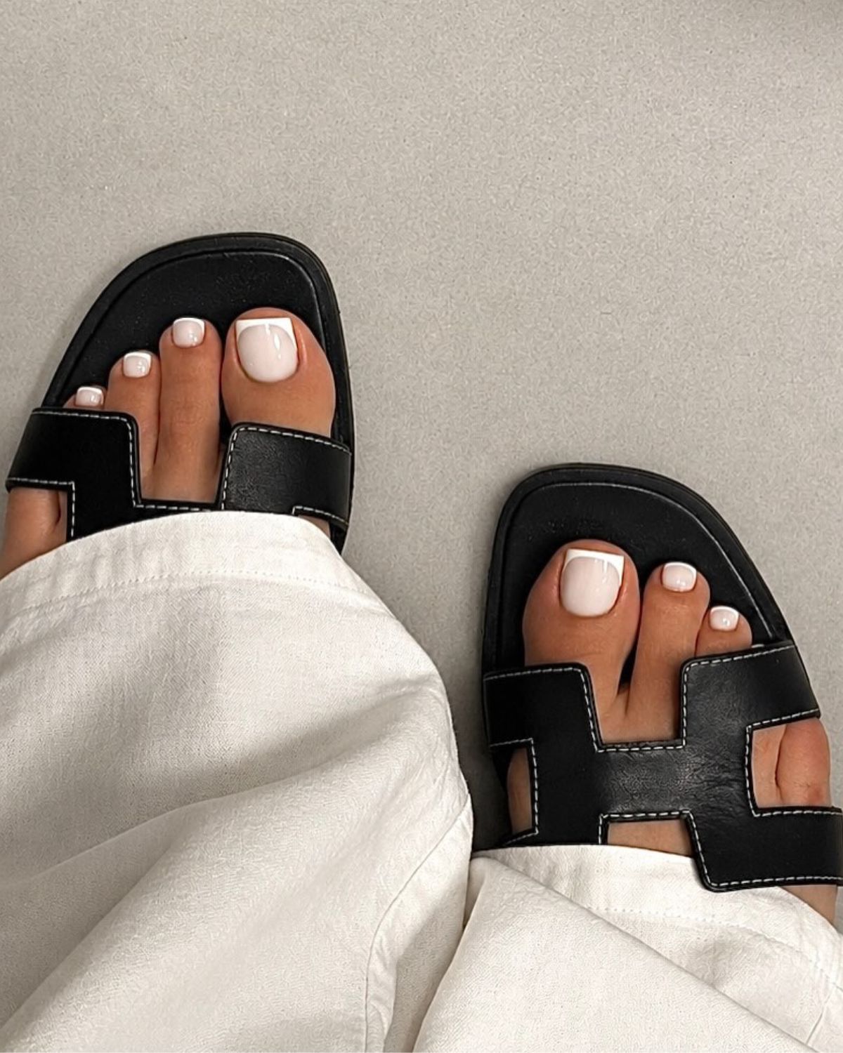 Pedicure na lato 2026 – jeden trend wraca co wakacje, ale teraz wygląda zupełnie inaczej