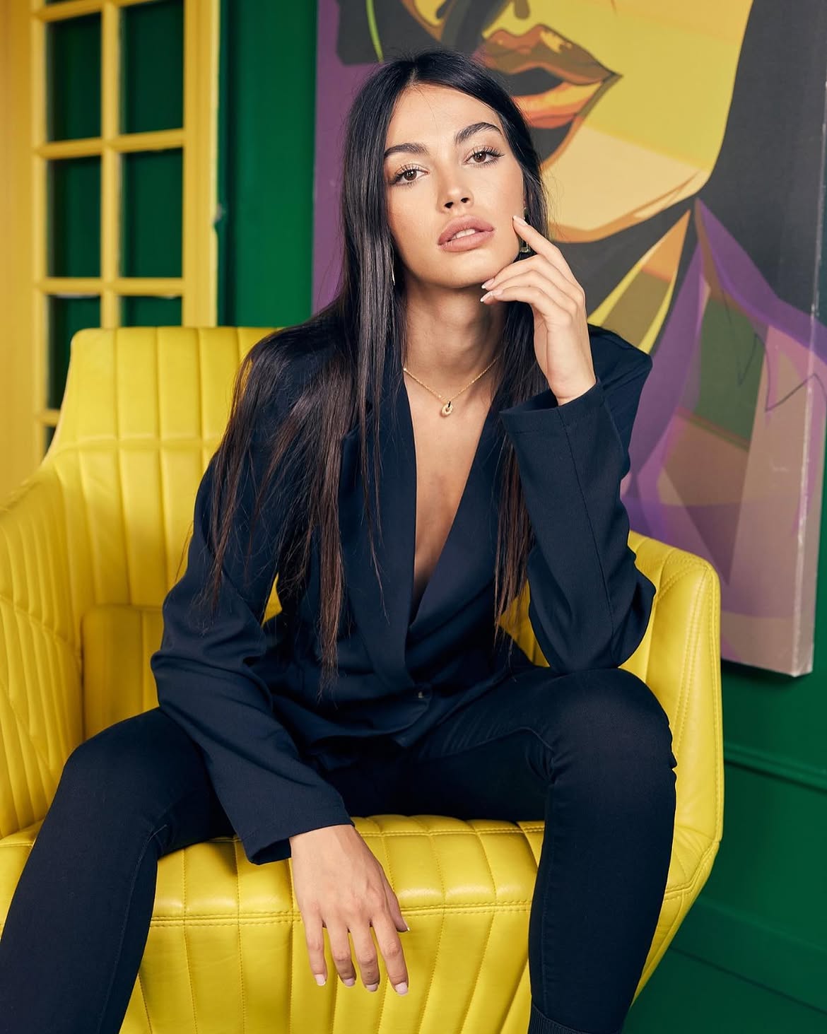 Pełne usta w stylu quiet beauty. Trzy proste gesty makijażystów, które działają jak iluzja