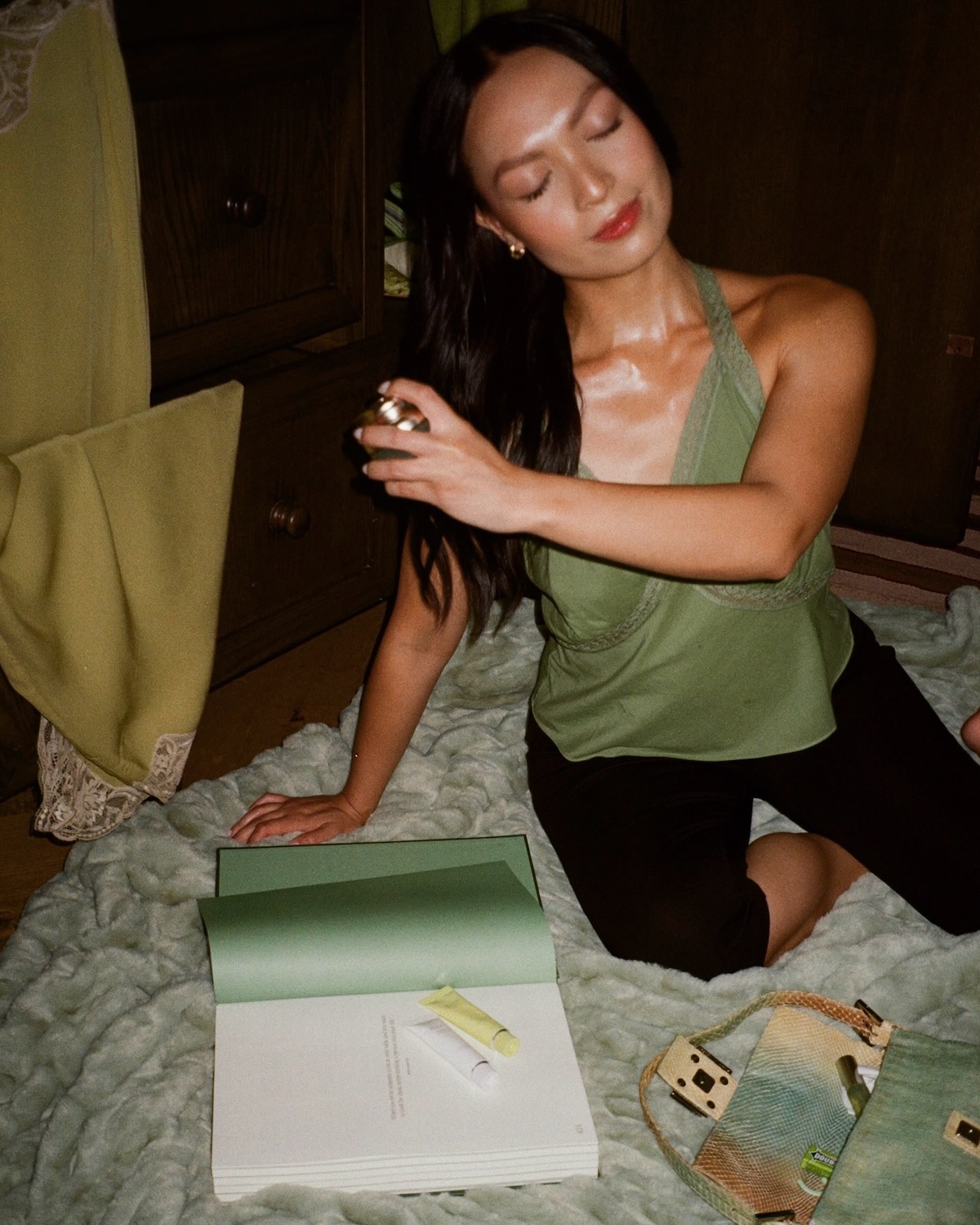 Jedno psiknięcie i lepszy nastrój? Neuroperfumy podbijają świat beauty – i nasze głowy